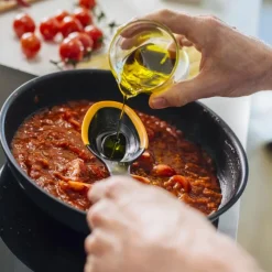 Fiskars Functional Form Küchenhelfer Kochlöffel mit Silikonkante- Küchenhelfer