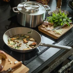 Fiskars Norden Stahl-Bratpfanne Beschichtet 28 cm- Koch- & Küchenmesser