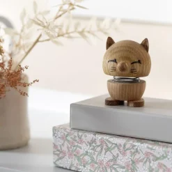 Hoptimist Cat Oak- Figuren & Objekte