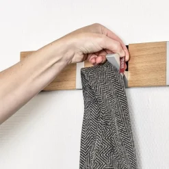 LoCa Knax Waagerechte Garderobenleiste 4 Haken Imperialrot- Garderoben