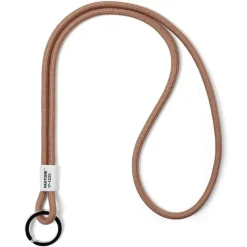 Pantone Schlüsselanhänger Lang COY 2025 Mocha Mousse- Unterwegs