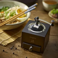 Peugeot Le Moulin D'olivier Roellinger Pfeffer-/Gewürzmühle Schokolade 13 cm- Küchenhelfer