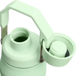 Stanley The IceFlow Fast Flow Wasserflasche Pistachio 700 ml- Unterwegs