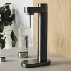 Stelton Brus Wassersprudler Black Metallic- Küchenhelfer