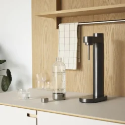 Stelton Brus Wassersprudler Black Metallic- Küchenhelfer