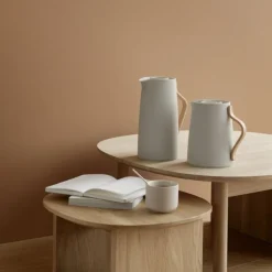 Stelton Emma Teeisolierkanne Soft Sand 1000 ml- Kaffee & Tee