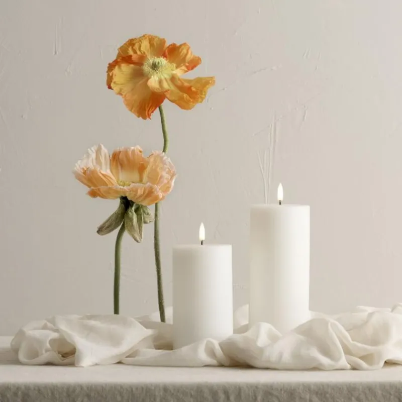 Uyuni Echtwachs-LED-Stumpenkerze Breit Nordic White Smooth 20,3 cm- Kerzen