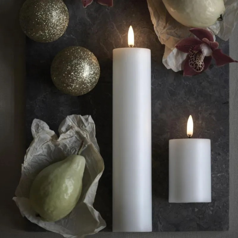 Uyuni Echtwachs-LED-Stumpenkerze Mini Nordic White Smooth 4,5 cm- Kerzen