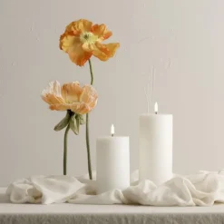 Uyuni Echtwachs-LED-Stumpenkerze Breit Nordic White Smooth 15,2 cm- Kerzen