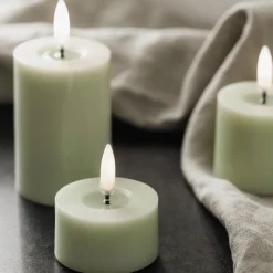 Uyuni Echtwachs-LED-Stumpenkerze mit Wachsspiegel Dusty Green Smooth 2,8 cm- Kerzen