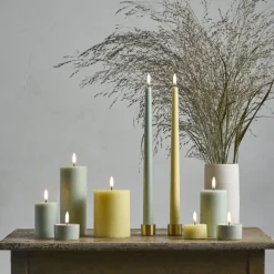 Uyuni Echtwachs-LED-Stumpenkerze mit Wachsspiegel Dusty Green Smooth 2,8 cm- Kerzen