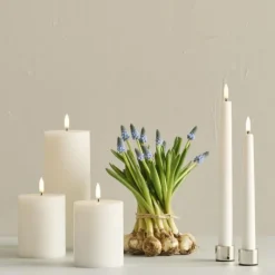 Uyuni Echtwachs-LED-Stumpenkerze Nordic White Smooth 10,1 cm- Kerzen