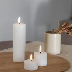 Uyuni Echtwachs-LED-Stumpenkerze Mini Nordic White Smooth 14,5 cm- Kerzen
