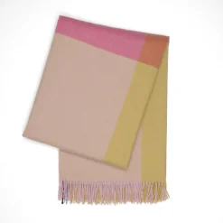 Vitra Colour Block Blanket Pink- Kissen & Decken