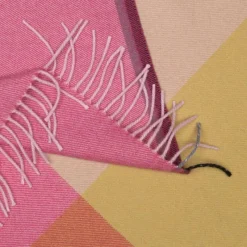 Vitra Colour Block Blanket Pink- Kissen & Decken